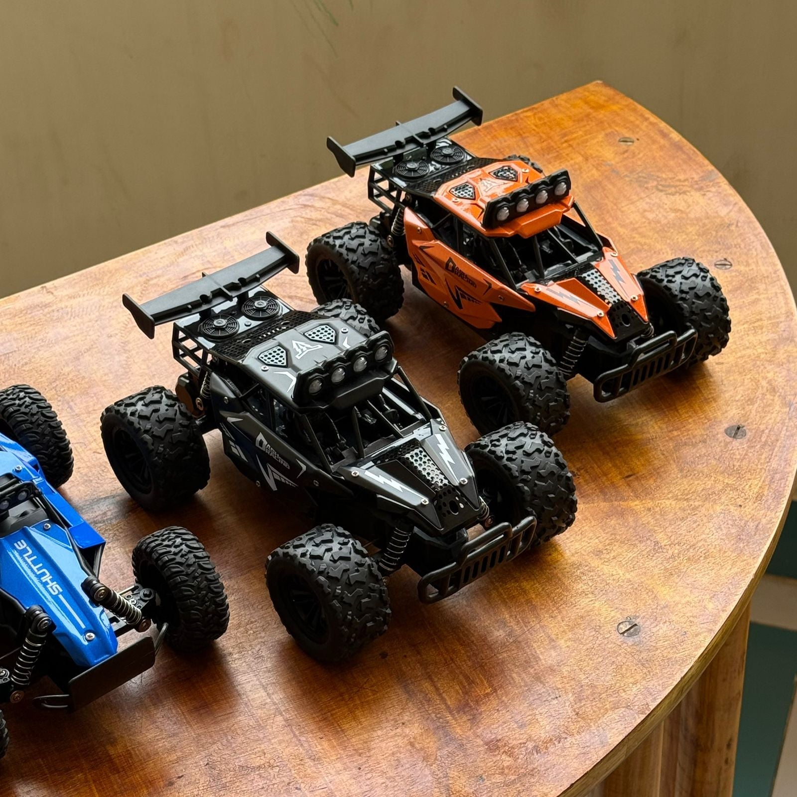 Buggy Off Road Remote control metal body car with Rechargable Battery