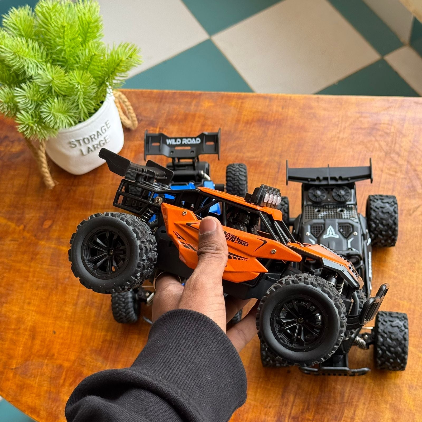 Buggy Off Road Remote control metal body car with Rechargable Battery
