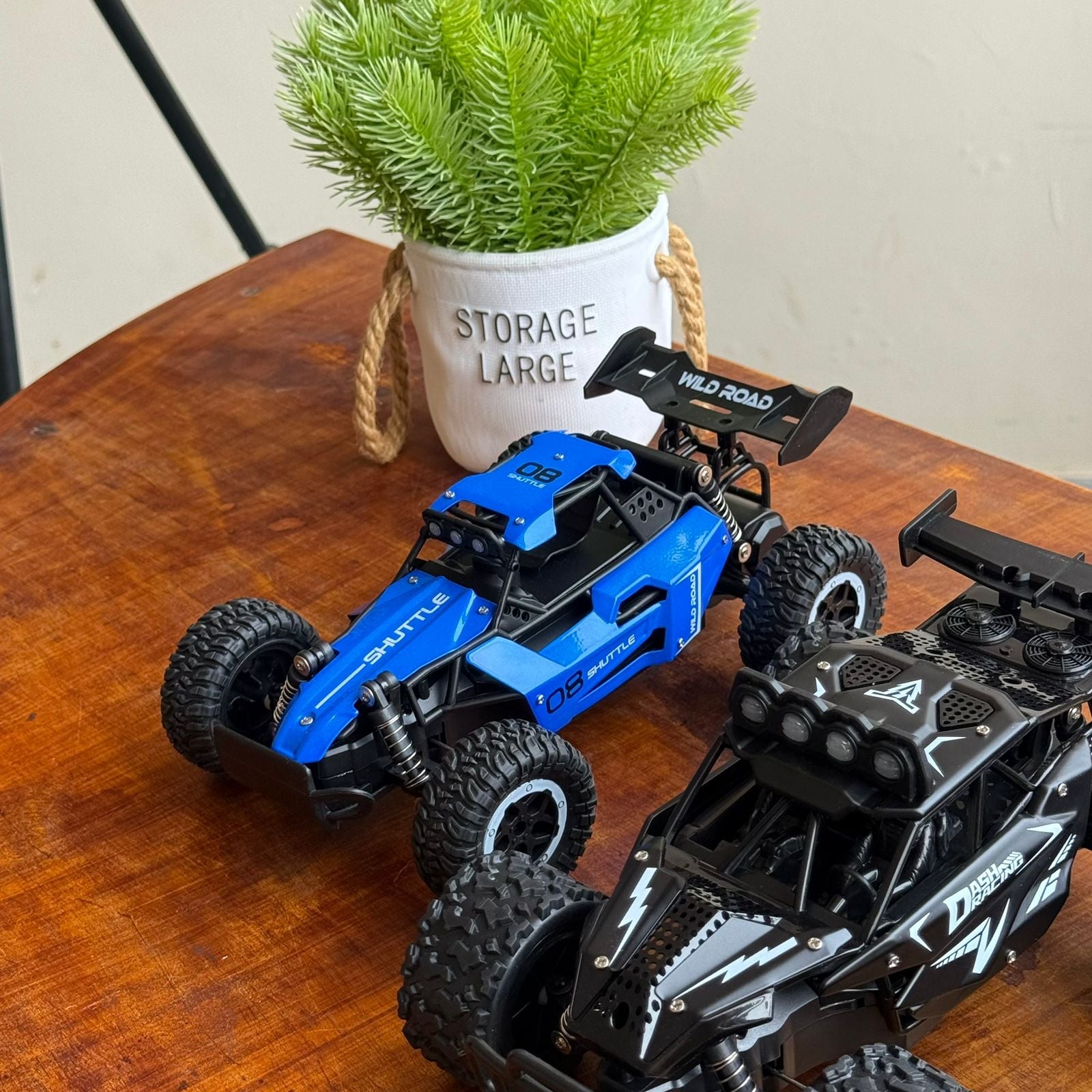 Buggy Off Road Remote control metal body car with Rechargable Battery